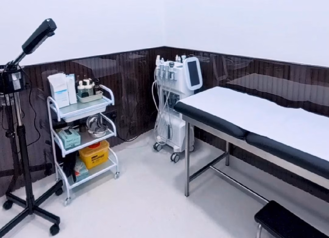 Aesthetic Clinic in BurJuman 2 BurJuman Dubai's Aesthetic Clinic Machinery FDA Approved